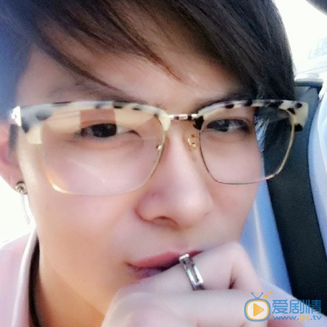 张铭恩生活照 张铭恩高清写真_张铭恩高清剧照