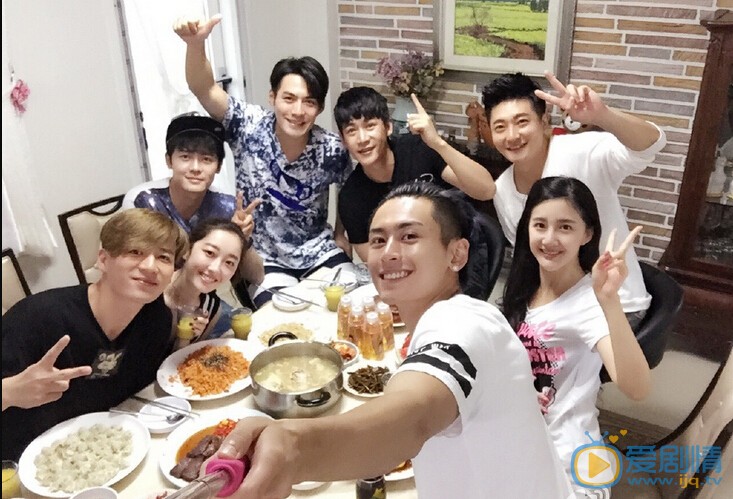 张哲瀚综艺照 张哲瀚个人资料介绍简介张哲瀚高清照片