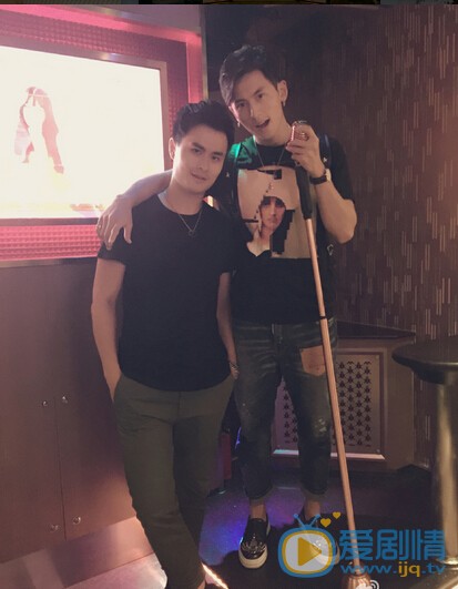 张哲瀚与人合照 张哲瀚个人资料介绍简介张哲瀚高清照片