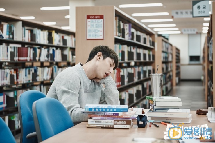 李洙赫《小区英雄》剧照 李洙赫高清写真_李洙赫高清剧照