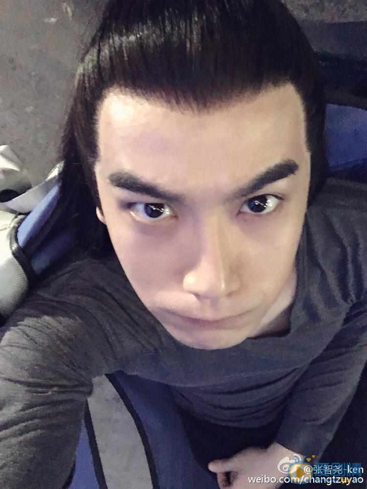 张智尧卖萌表情包 张智尧高清写真_张智尧高清剧照