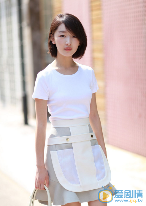 周冬雨时尚街拍 周冬雨高清写真_周冬雨高清剧照