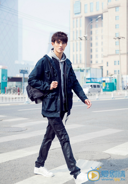 李子峰时尚街拍 李子峰高清写真_李子峰高清剧照