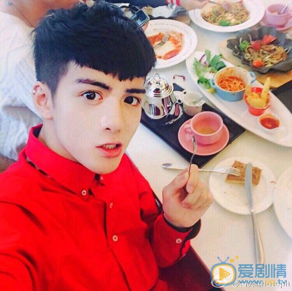 曾舜晞帅气自拍照 曾舜晞高清写真_曾舜晞高清剧照