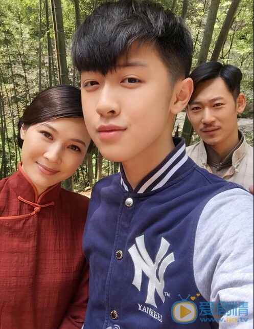 张逸杰与人合照 张逸杰个人资料介绍简介张逸杰高清照片