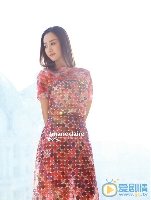杨蓉浪漫唯美写真 近日，杨蓉曝光一组时尚大片，片中杨蓉身着一袭设计别致的镂空波点纱裙，自然垂落的秀发，皎洁精致的面容，清新脱俗艳丽十足。清丽恬淡的笑容，天真烂漫。