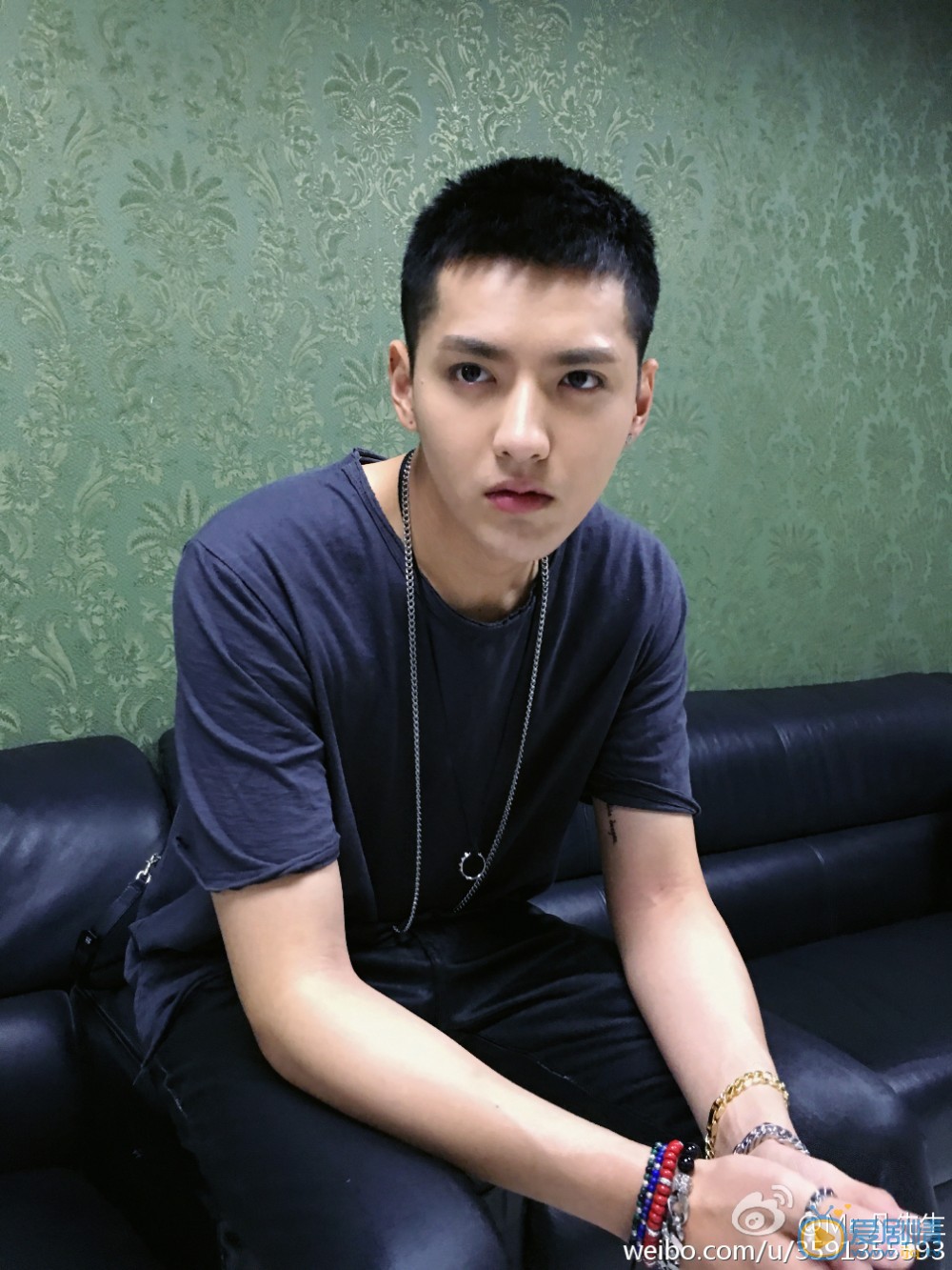 吴亦凡自拍生活照 吴亦凡高清写真_吴亦凡高清剧照