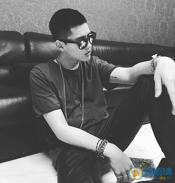 吴亦凡自拍生活照 吴亦凡高清写真_吴亦凡高清剧照