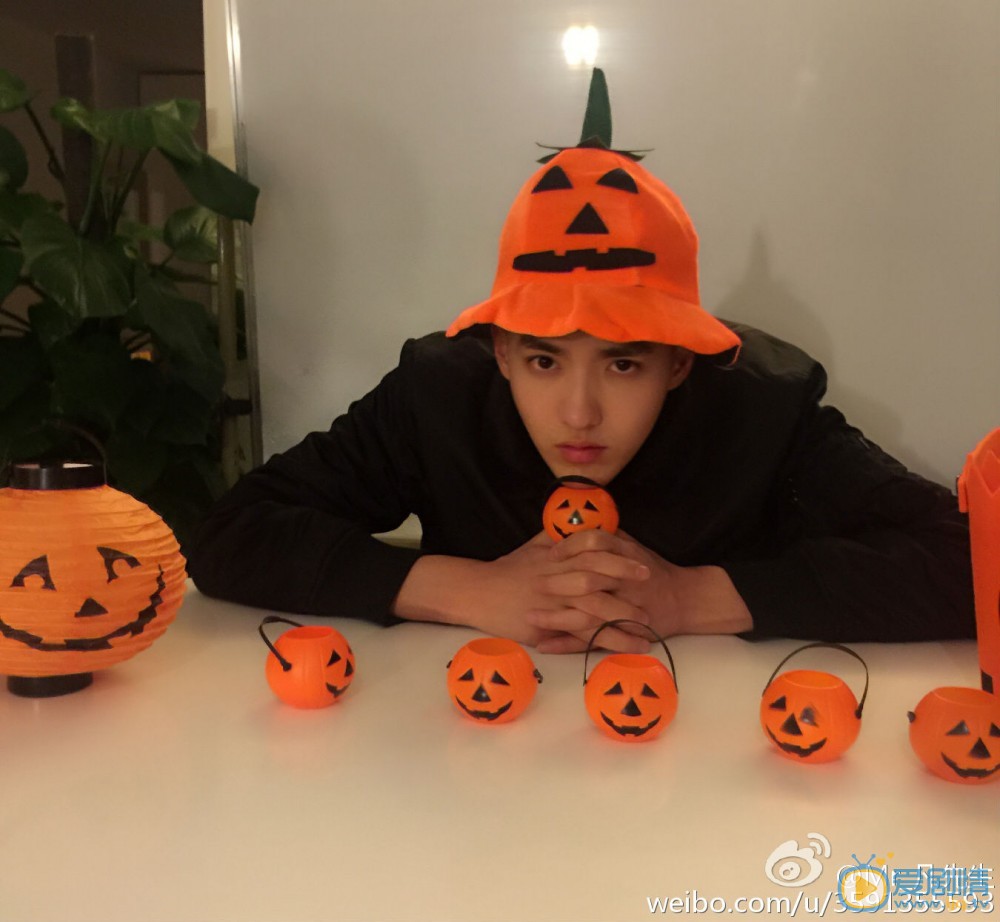 吴亦凡自拍生活照 吴亦凡高清写真_吴亦凡高清剧照