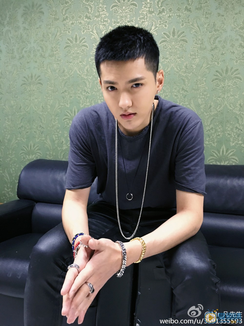 吴亦凡自拍生活照 吴亦凡高清写真_吴亦凡高清剧照