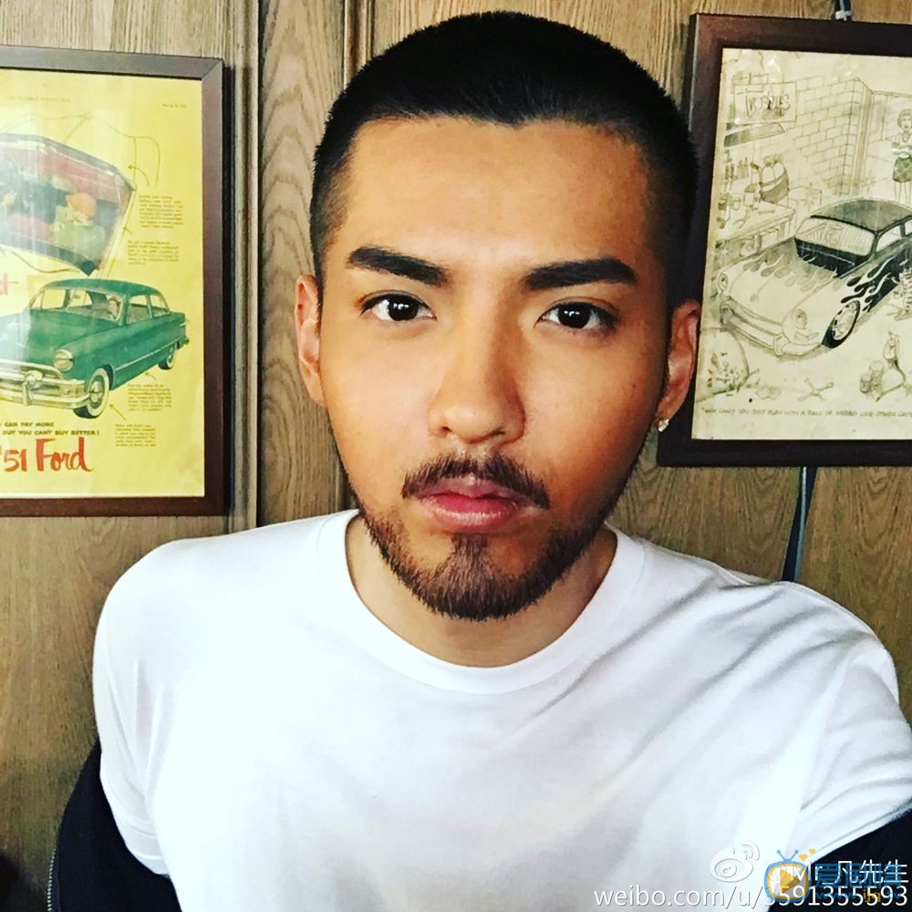 吴亦凡自拍生活照 吴亦凡高清写真_吴亦凡高清剧照