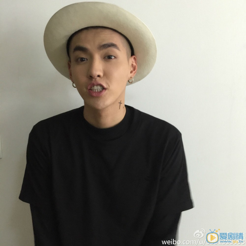 吴亦凡自拍生活照 吴亦凡高清写真_吴亦凡高清剧照