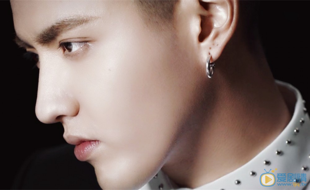 吴亦凡侧颜照 吴亦凡高清写真_吴亦凡高清剧照