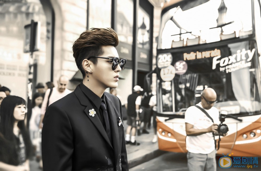 吴亦凡侧颜照 吴亦凡高清写真_吴亦凡高清剧照