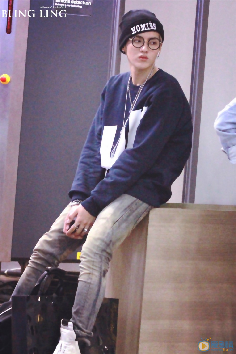吴亦凡机场潮服照 吴亦凡高清写真_吴亦凡高清剧照