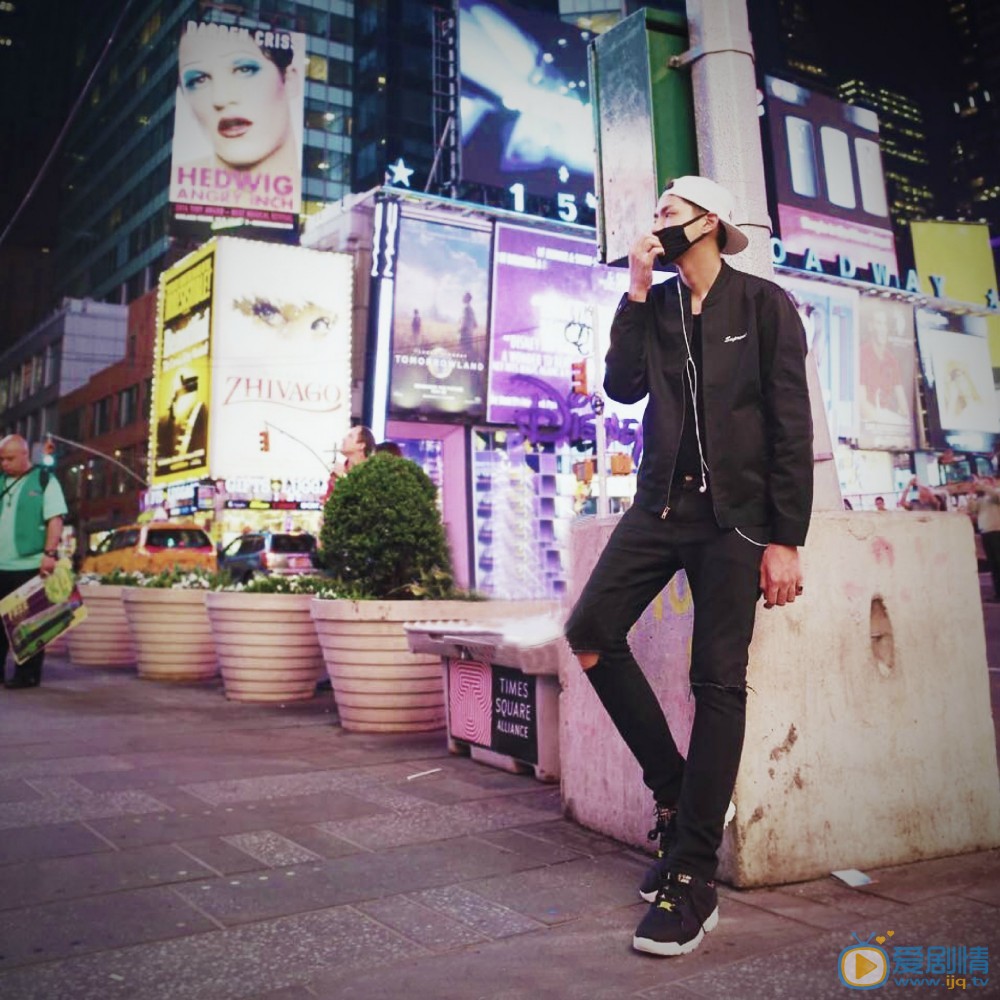吴亦凡时尚街拍照 吴亦凡高清写真_吴亦凡高清剧照
