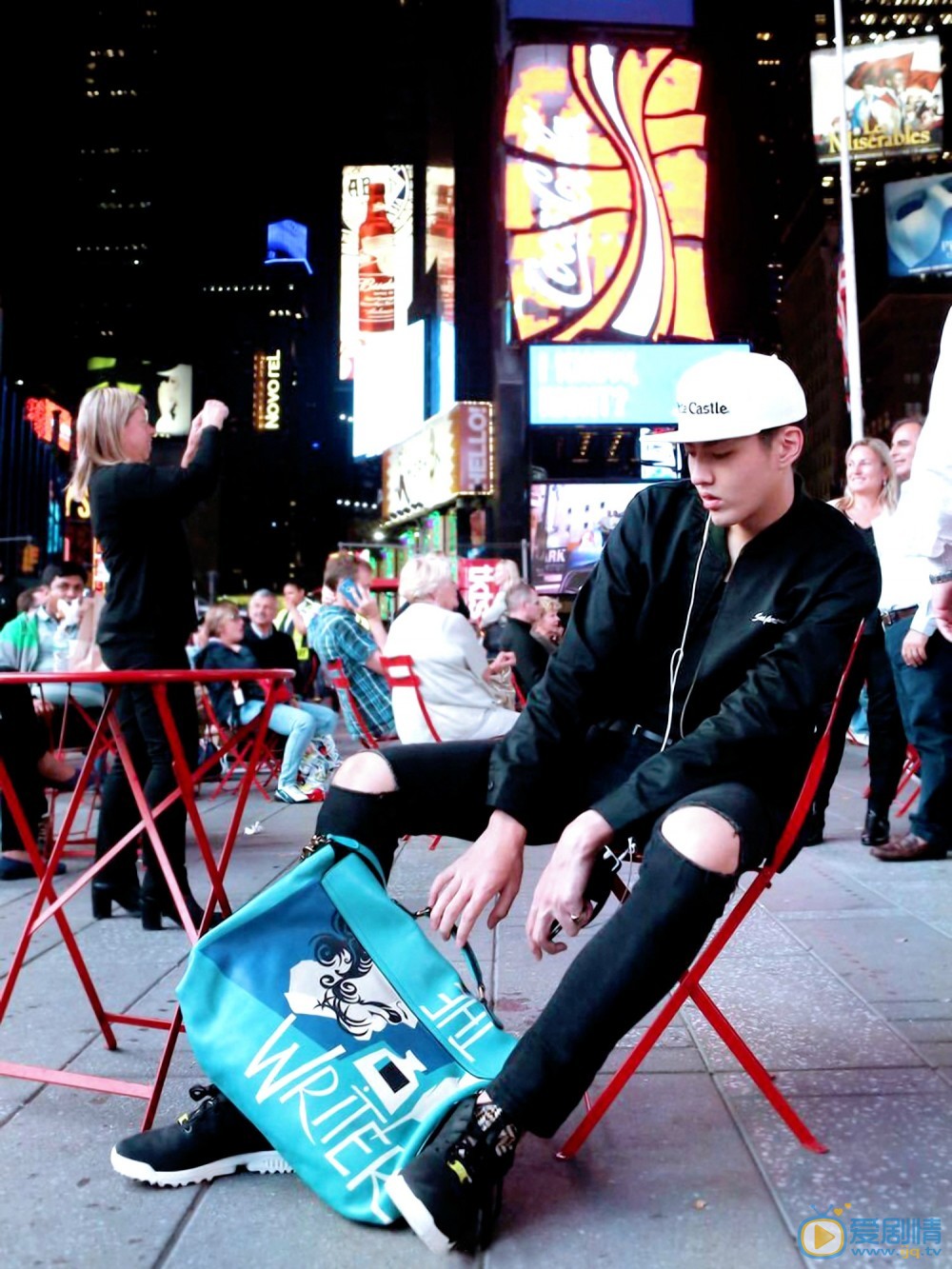 吴亦凡时尚街拍照 吴亦凡高清写真_吴亦凡高清剧照