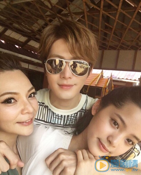 欧阳娜娜与人合照 欧阳娜娜个人资料介绍简介欧阳娜娜高清照