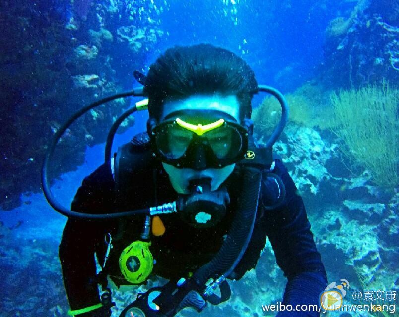 袁文康旅游照 袁文康高清写真_袁文康高清剧照