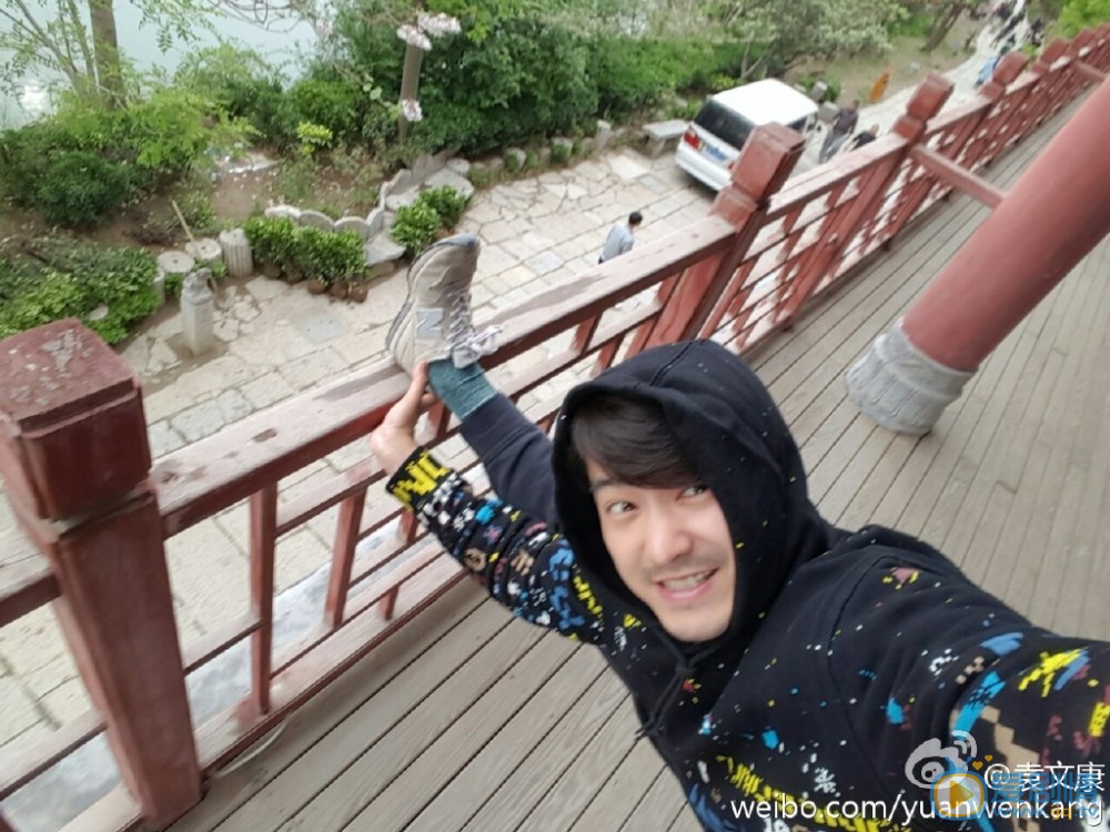 袁文康旅游照 袁文康高清写真_袁文康高清剧照
