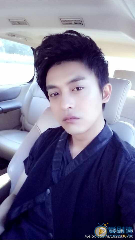 李佳航生活照 李佳航高清写真_李佳航高清剧照