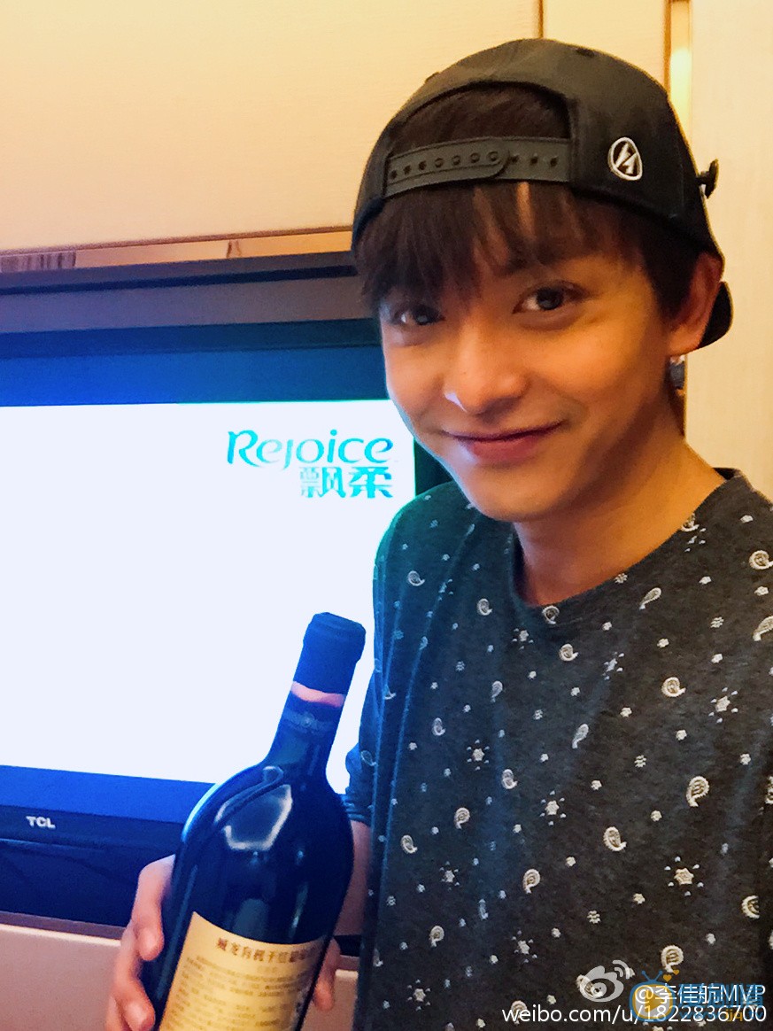 李佳航生活照 李佳航高清写真_李佳航高清剧照