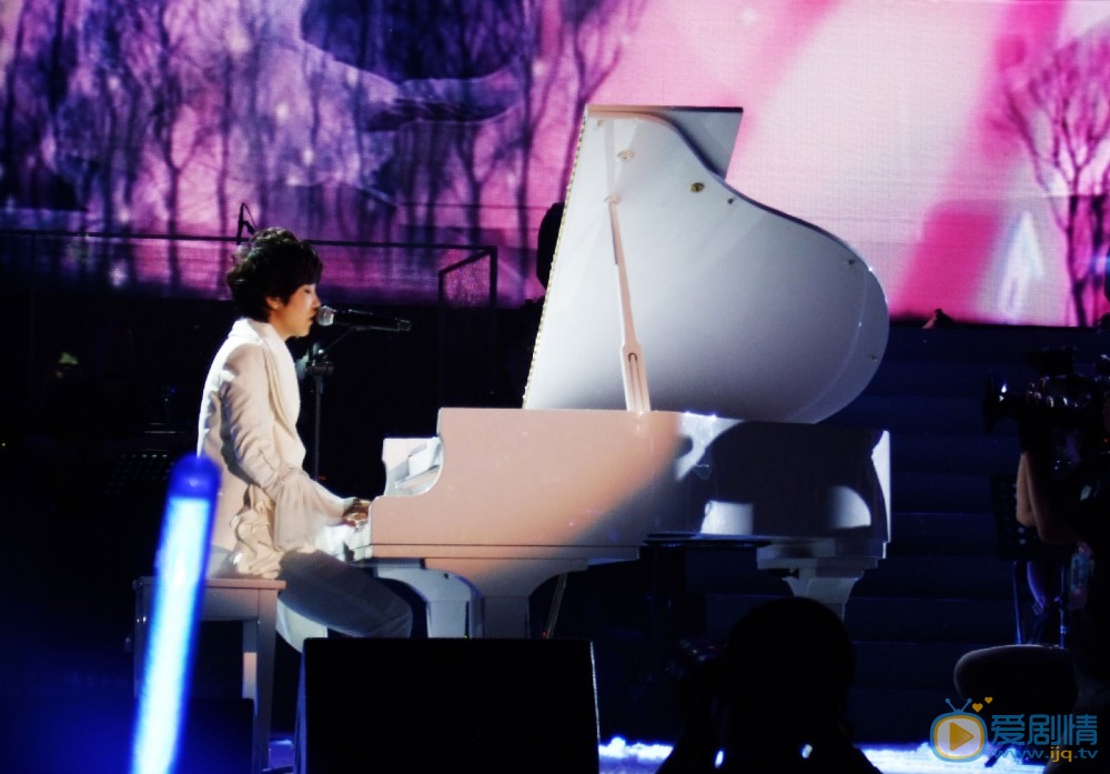 李霄云演唱会照 李霄云高清写真_李霄云高清剧照