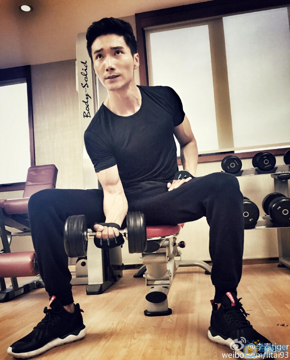 李泰活动照 李泰高清写真_李泰高清剧照