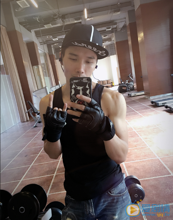 李泰活动照 李泰高清写真_李泰高清剧照