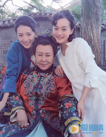 何泓姗片场照 何泓姗《姐妹》剧照