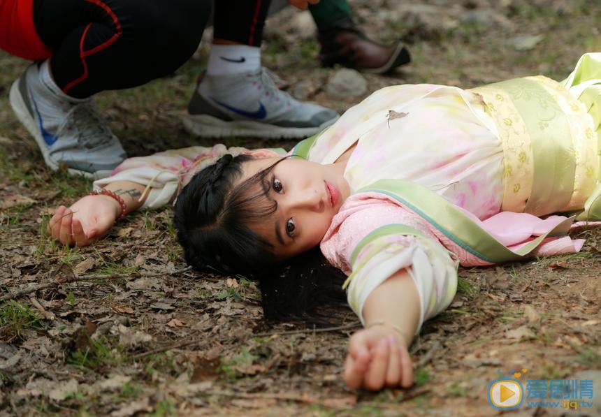 戚蓝尹《传奇酒馆》剧照 戚蓝尹高清写真_戚蓝尹高清剧照