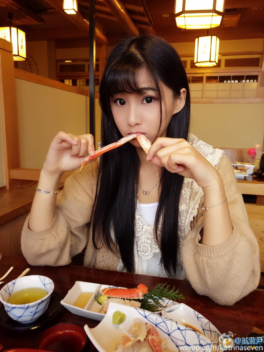 戚蓝尹卖萌照 戚蓝尹高清写真_戚蓝尹高清剧照