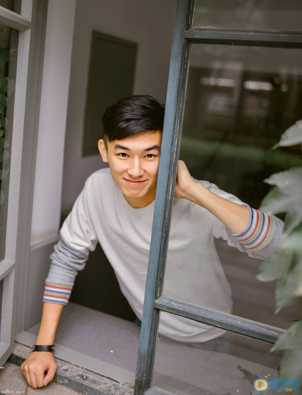 杨旭文吉他写真 杨旭文高清写真_杨旭文高清剧照