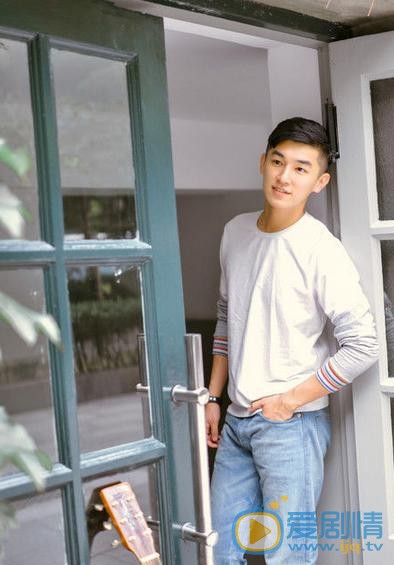 杨旭文吉他写真 杨旭文高清写真_杨旭文高清剧照