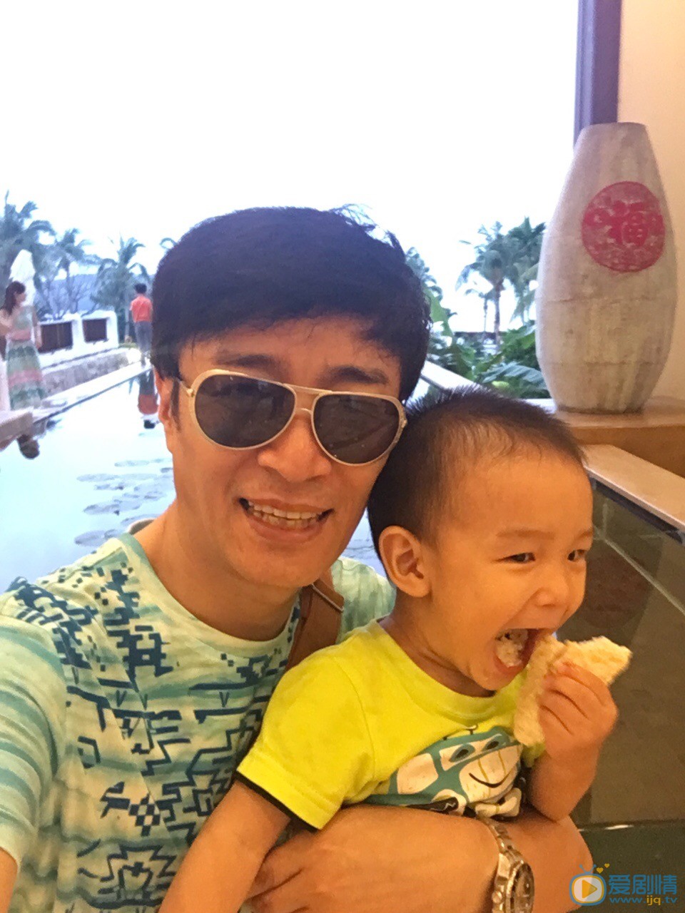 何中华晒娃照 何中华高清写真_何中华高清剧照