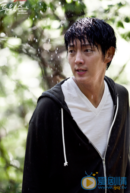 李准基《two weeks》剧照 李准基《two weeks》剧照