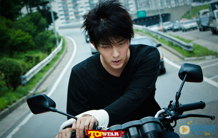 李准基《two weeks》剧照 李准基《two weeks》剧照