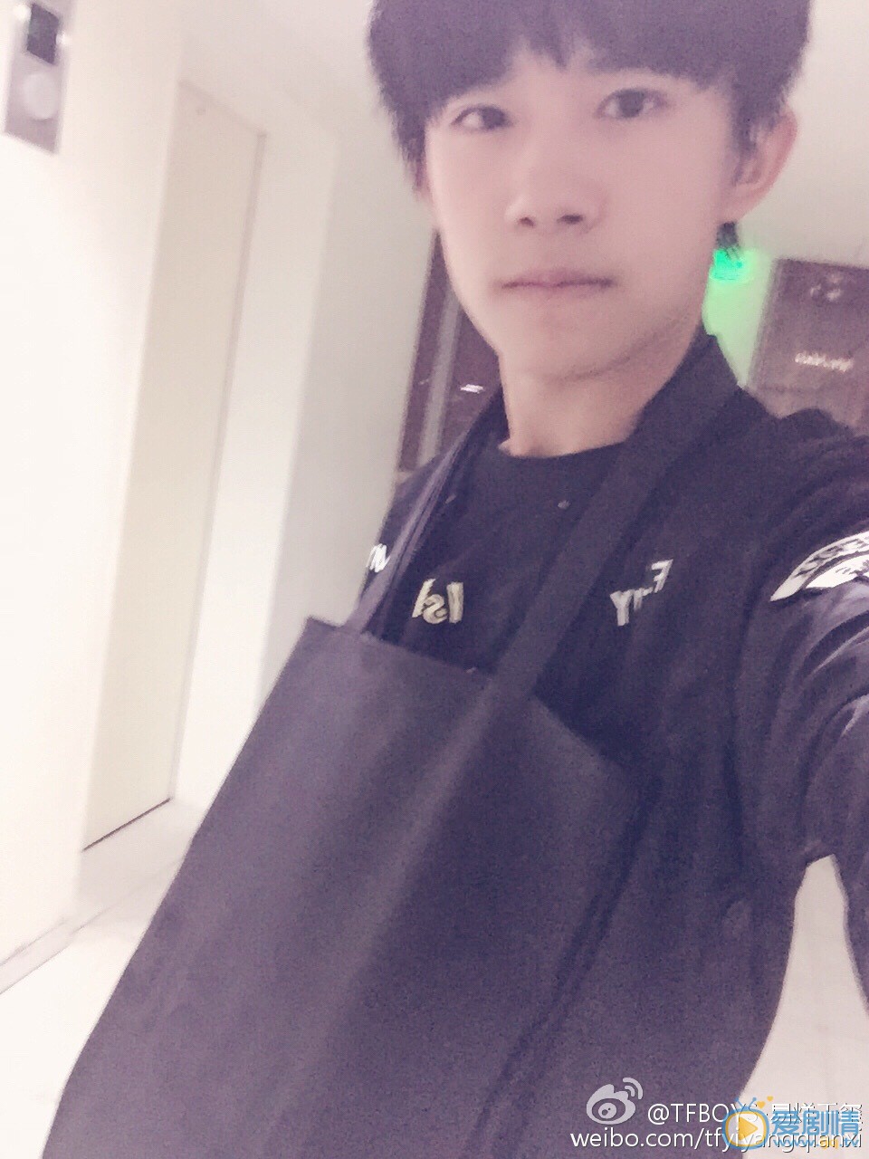 易烊千玺生活照 易烊千玺高清写真_易烊千玺高清剧照