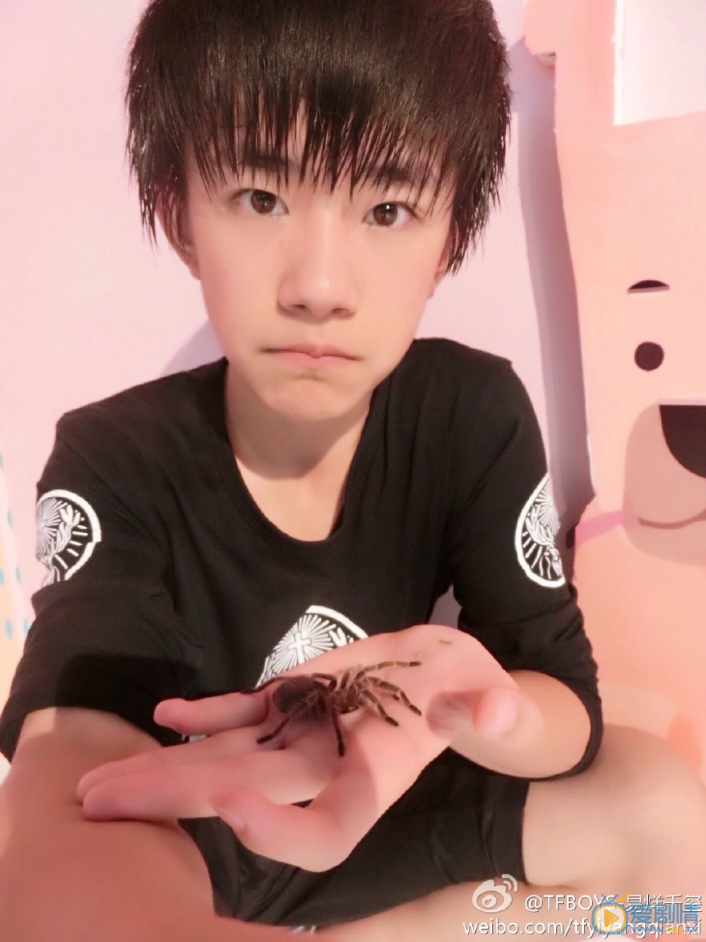 易烊千玺生活照 易烊千玺高清写真_易烊千玺高清剧照