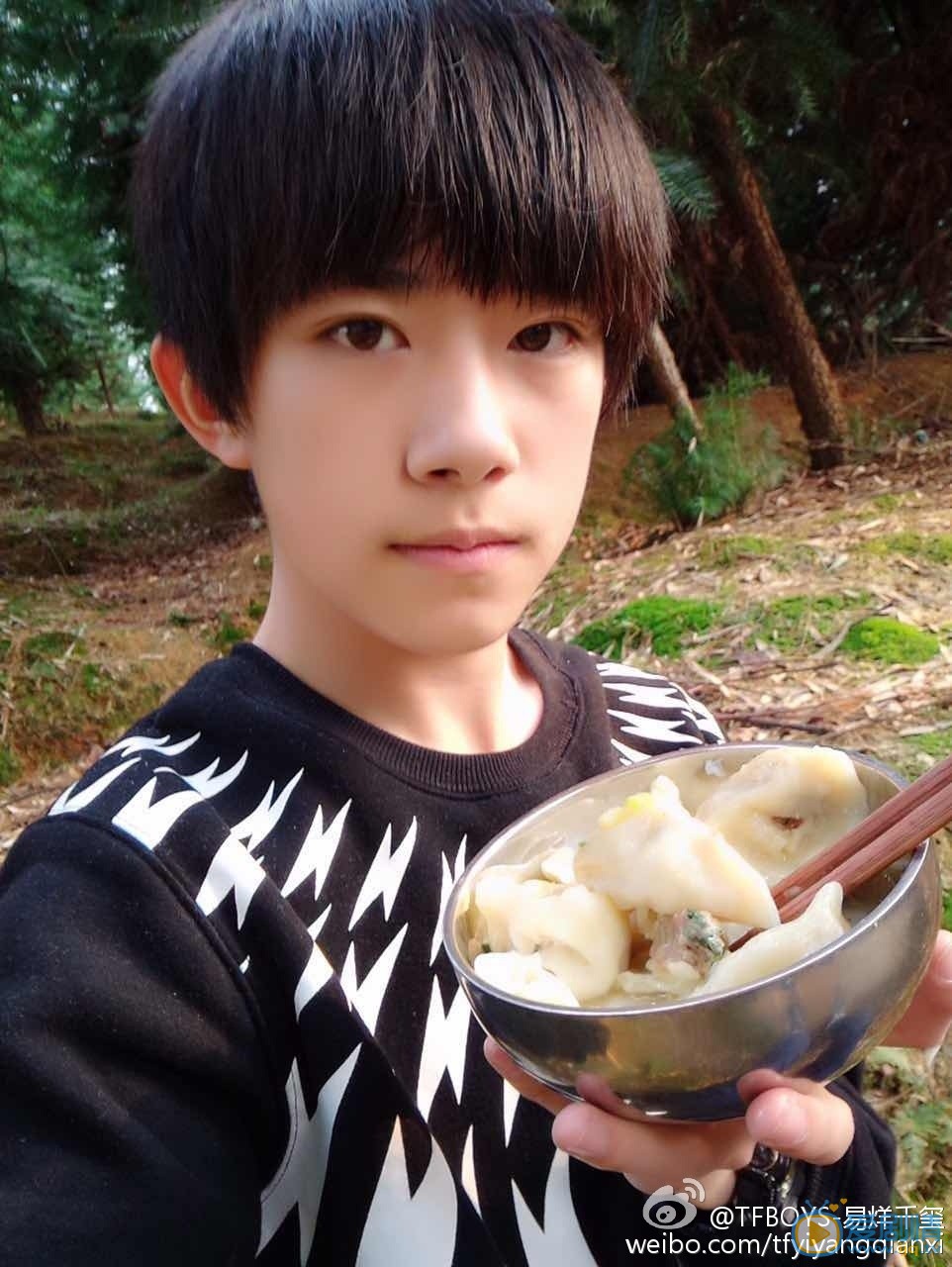 易烊千玺生活照 易烊千玺高清写真_易烊千玺高清剧照