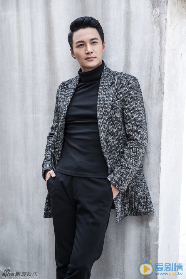 郑国霖型男写真 日前，实力演员郑国霖的一组冷峻气质写真公开。全身黑色系的郑国霖魅力十足，英气逼人，质感高雅而又不失阳刚，尽显成熟男性之美。