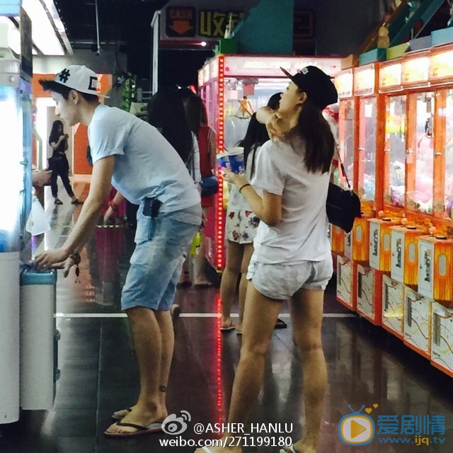 于小彤于小彤海陆亲密游玩 于小彤高清写真_于小彤高清剧照