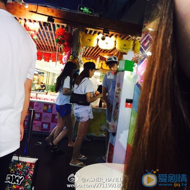 于小彤于小彤海陆亲密游玩 于小彤高清写真_于小彤高清剧照