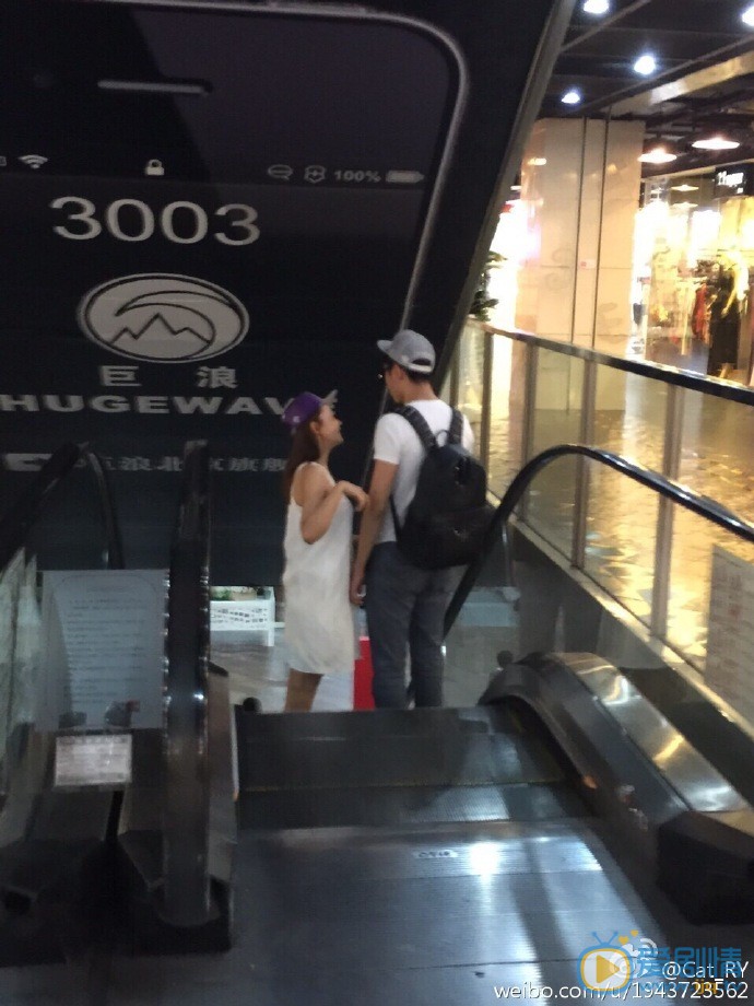 于小彤于小彤海陆亲密游玩 于小彤高清写真_于小彤高清剧照