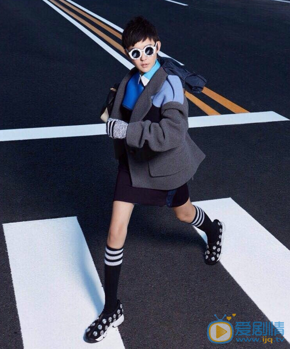 热依扎街拍写真 热依扎高清写真_热依扎高清剧照