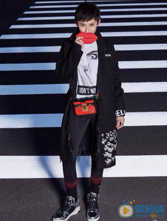 热依扎街拍写真 热依扎高清写真_热依扎高清剧照
