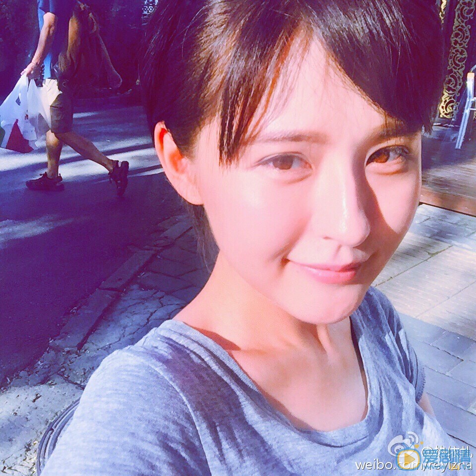 热依扎生活照 热依扎高清写真_热依扎高清剧照