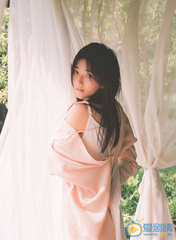 白卉子夏日清甜写真 白卉子高清写真_白卉子高清剧照