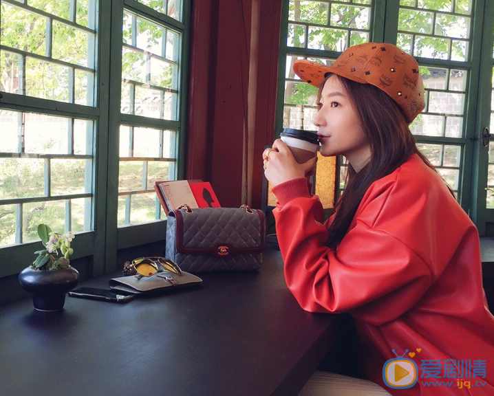 白卉子生活照 白卉子高清写真_白卉子高清剧照