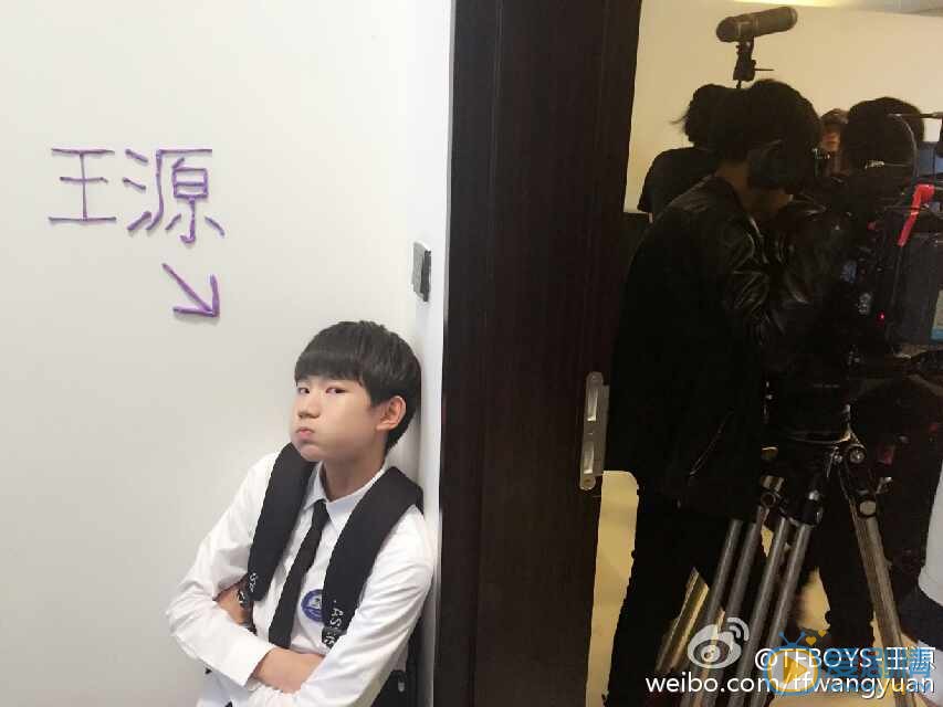 王源卖萌照 王源高清写真_王源高清剧照